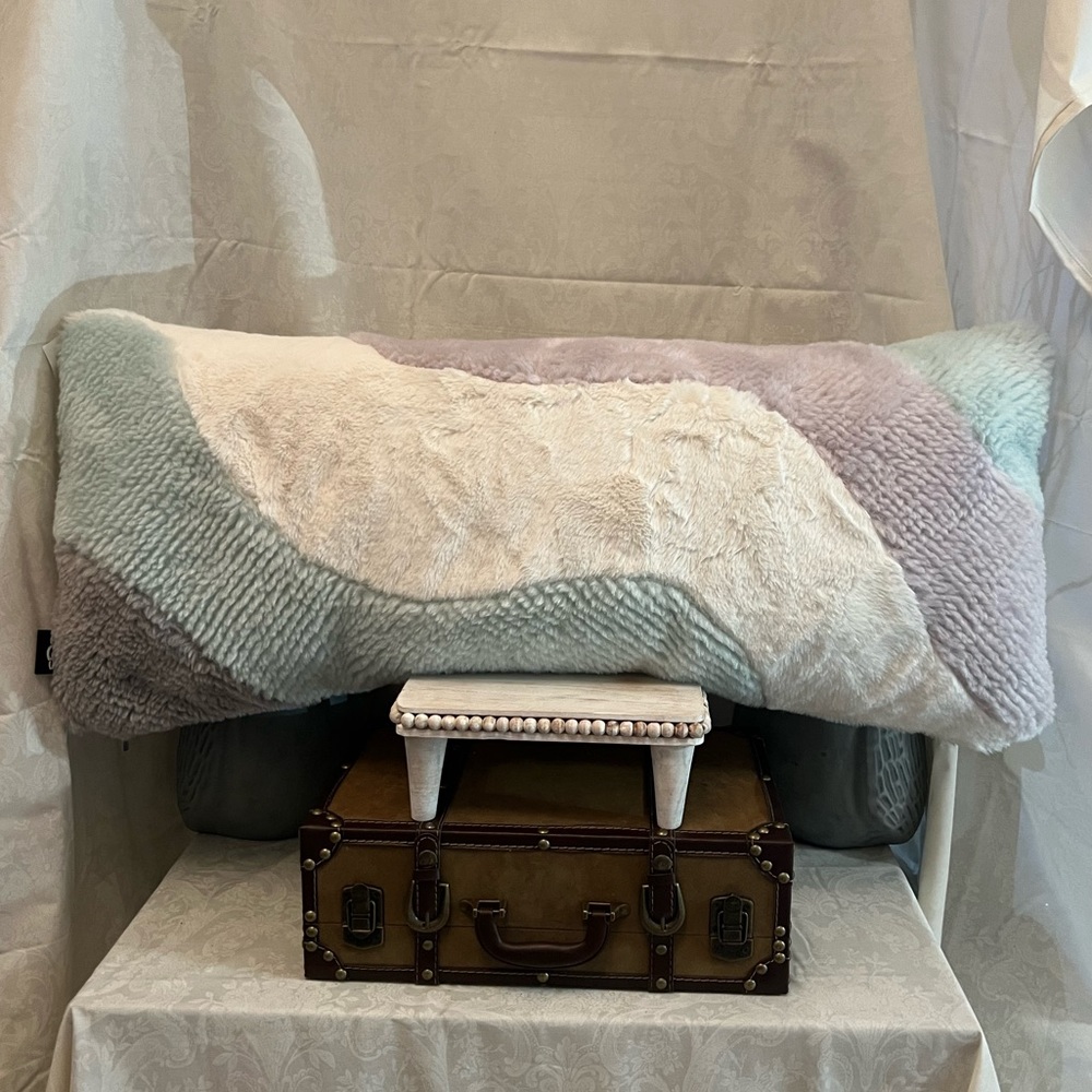 ⚡️UGG Manteo Oblong Pillow